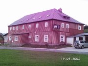 Nátěr dřevěného opláštění pensionu