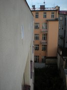05-montaz-vetracich-mrizek-ceska-sporitelna-nachod-003.jpg