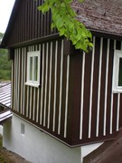 Renovační nátěr dřevěné fasády, nátěr oken