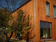Celkové obroušení fasády, penetrace a nátěr lazurou