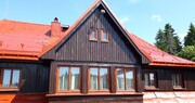 Obnova nátěru horské chaty, střecha, dřevěná fasády
