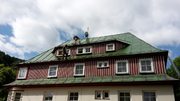 Nátěr střechy a dřevěné fasády hotelu Atlas